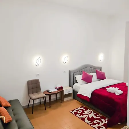 Palace Apartment *